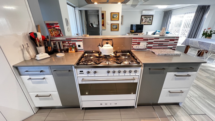 4 Bedroom Property for Sale in Langenhovenpark Free State